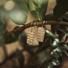 Load image into Gallery viewer, Niho Manō Earrings
