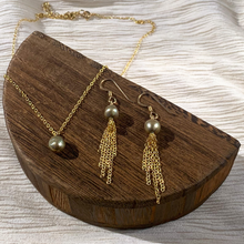 Load image into Gallery viewer, Green Pearl Dainty Necklace