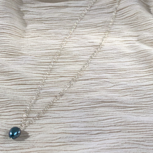 Load image into Gallery viewer, Blue Pearl Dainty Necklace